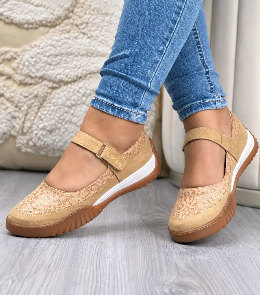 Mafaldas beige puestas con jean