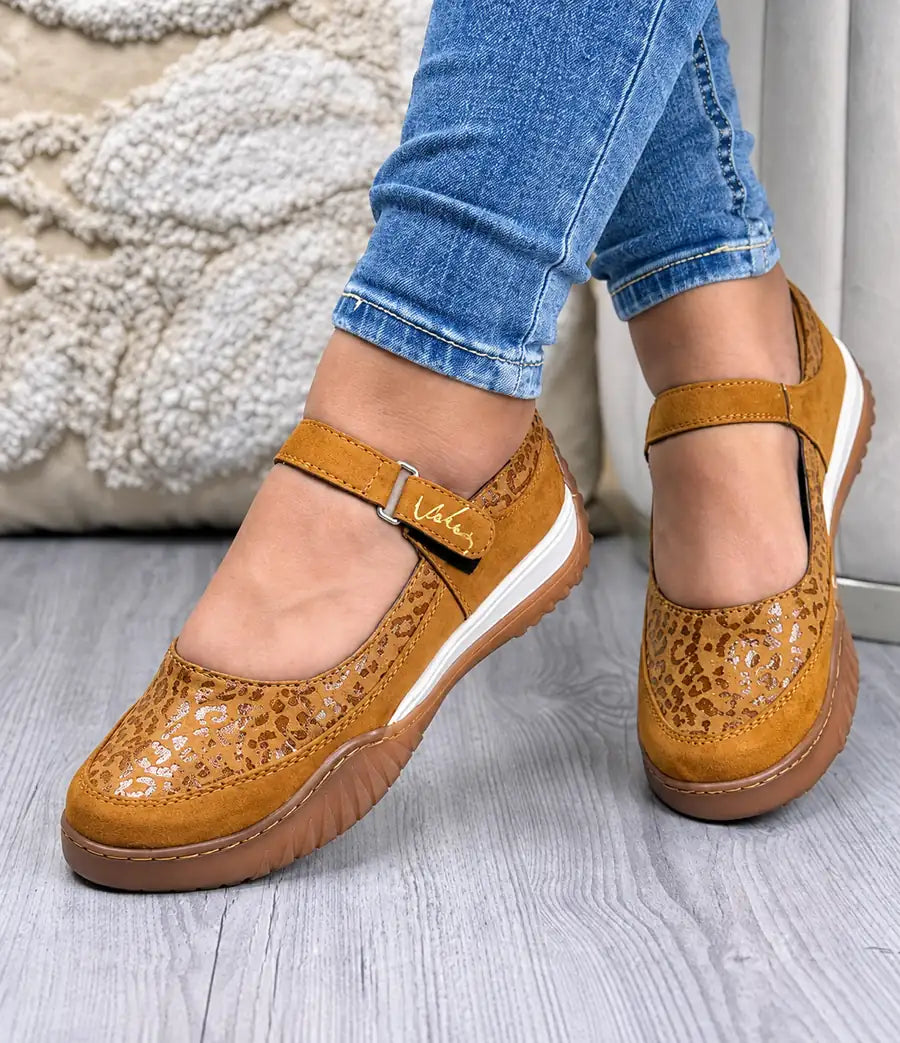 Mafaldas color miel puestas con jean